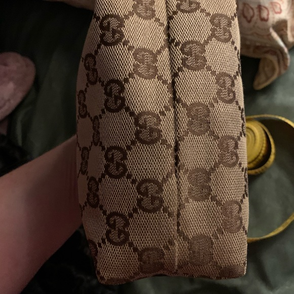 NWOT! Authentic Gucci cosmetic bag. - Picture 3 of 14